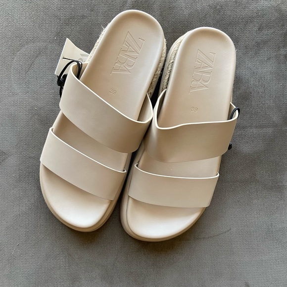 ✅SOLD✅ZARA RUBBERISED FLAT SPORTY SANDALS - Picture 12 of 15